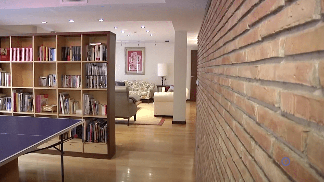 Casa con mesa pinpon | Abad grupo inmobiliario