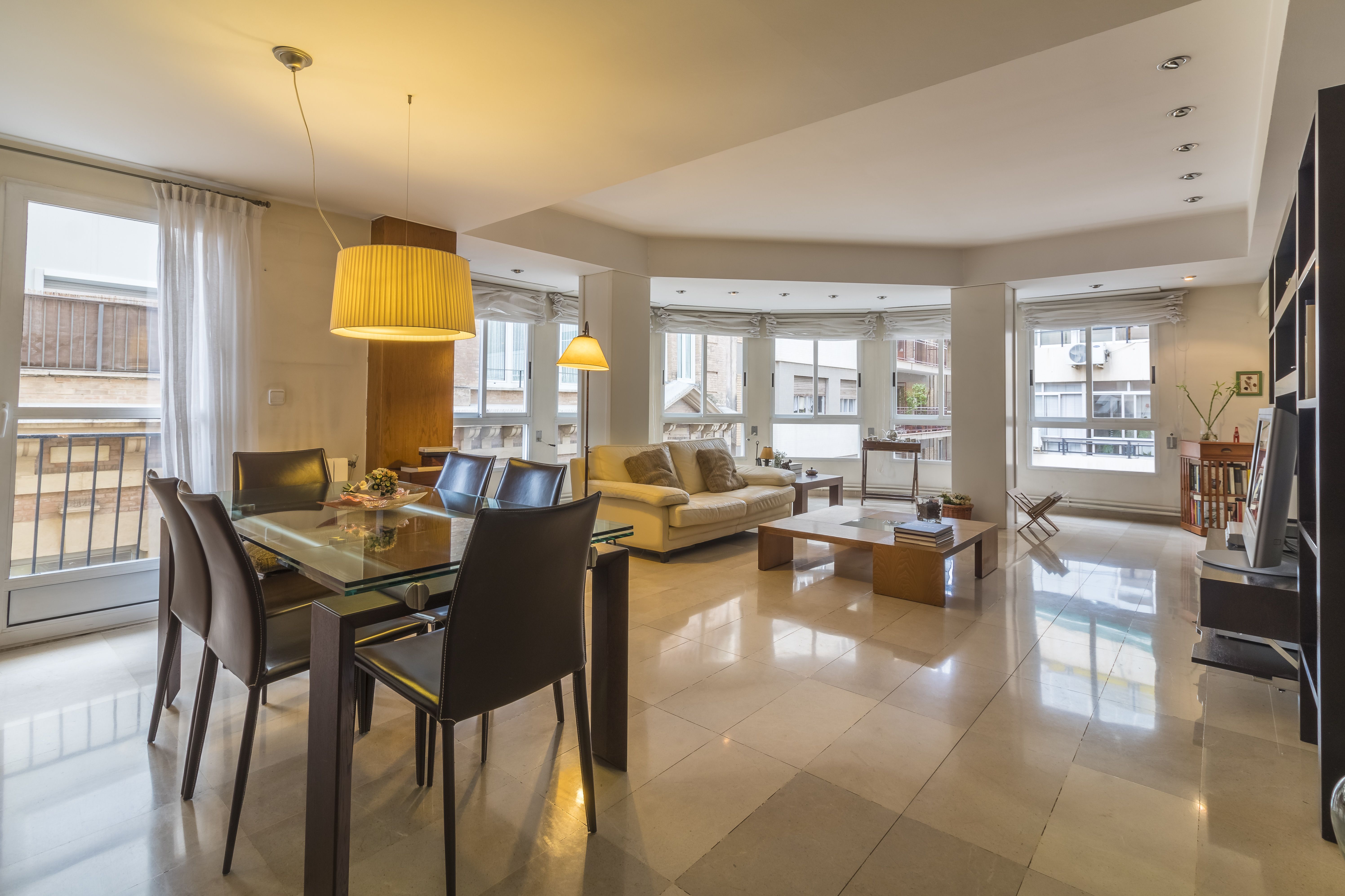 Comedor abierto amplio luminoso | Abad grupo inmobiliario